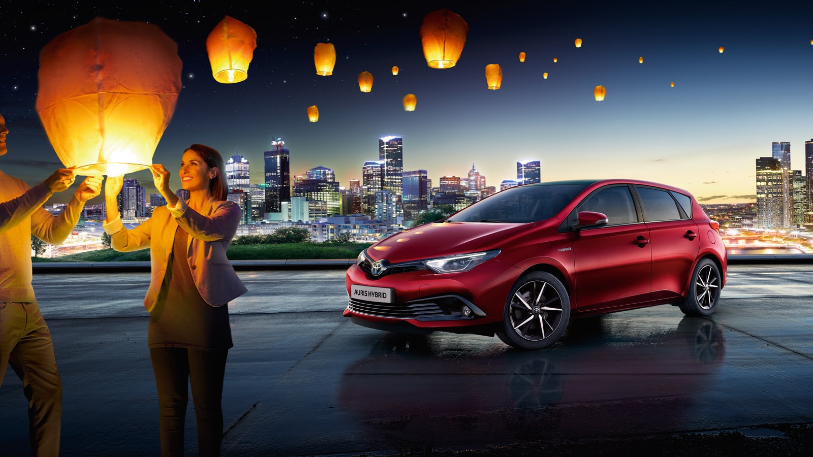 Toyota Auris con luces en el cielo