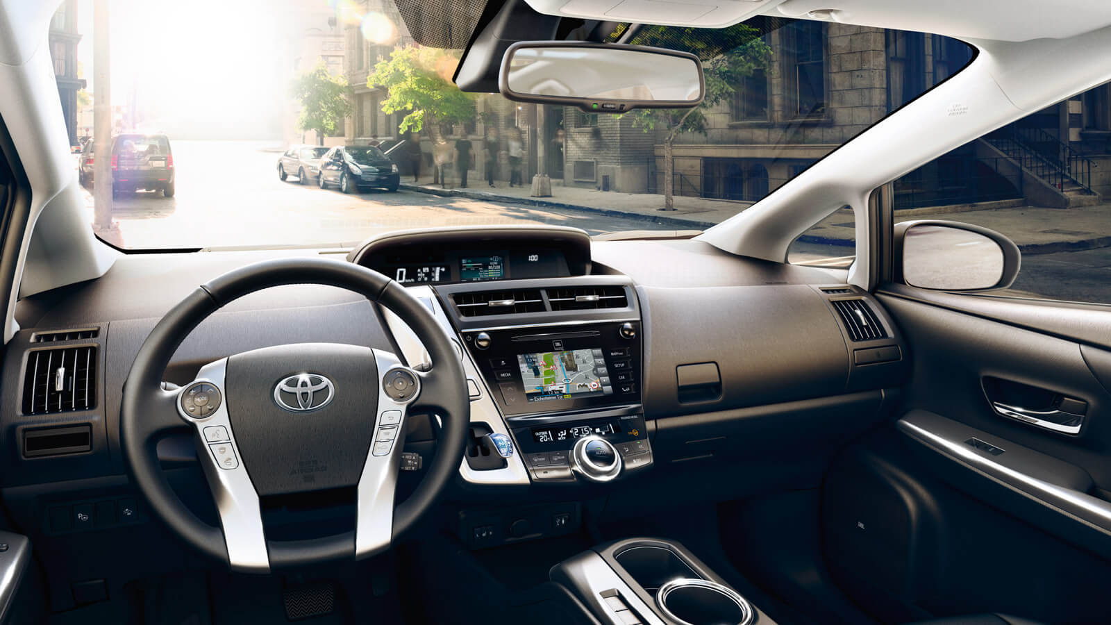 Interior desde el asiento el piloto del Toyota Prius +
