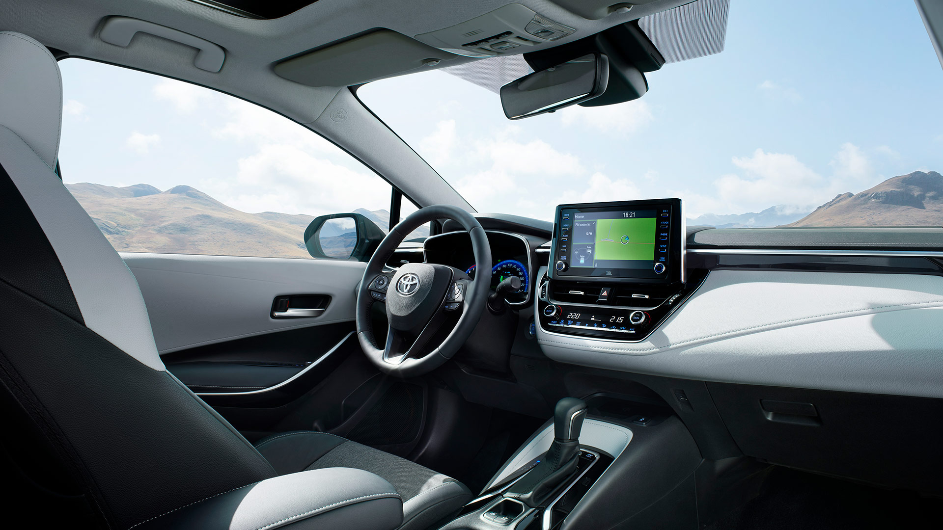 Vista interior delantera del Toyota Corolla Touring Sports