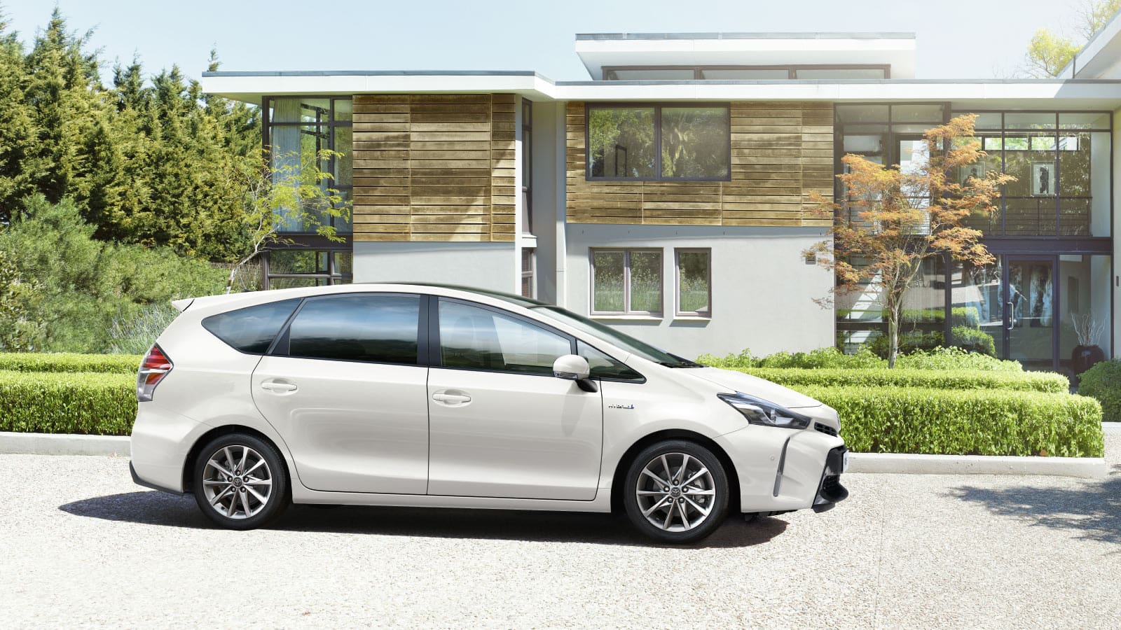 prius-plus-exterior-01
