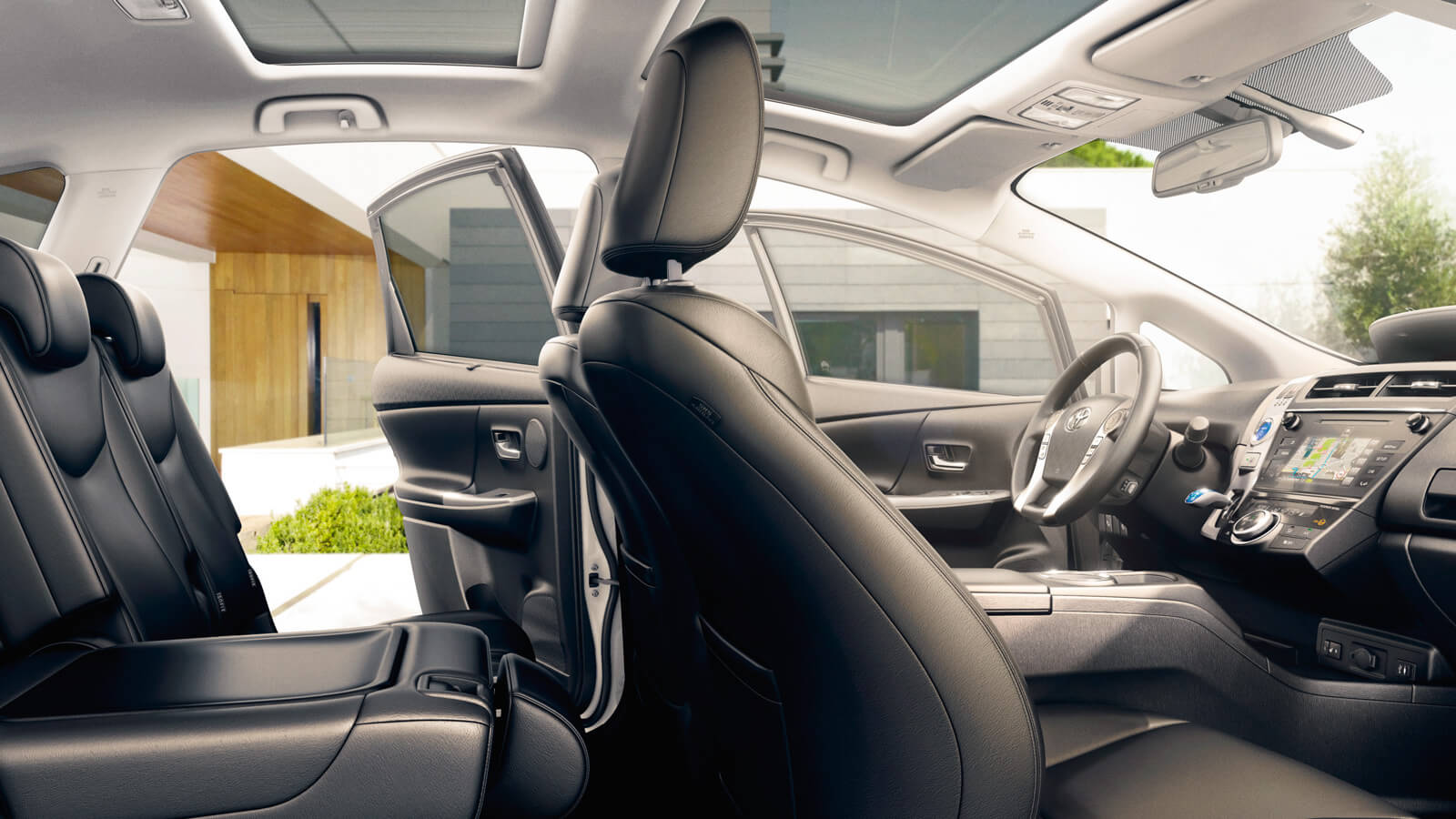prius-plus-interior-02