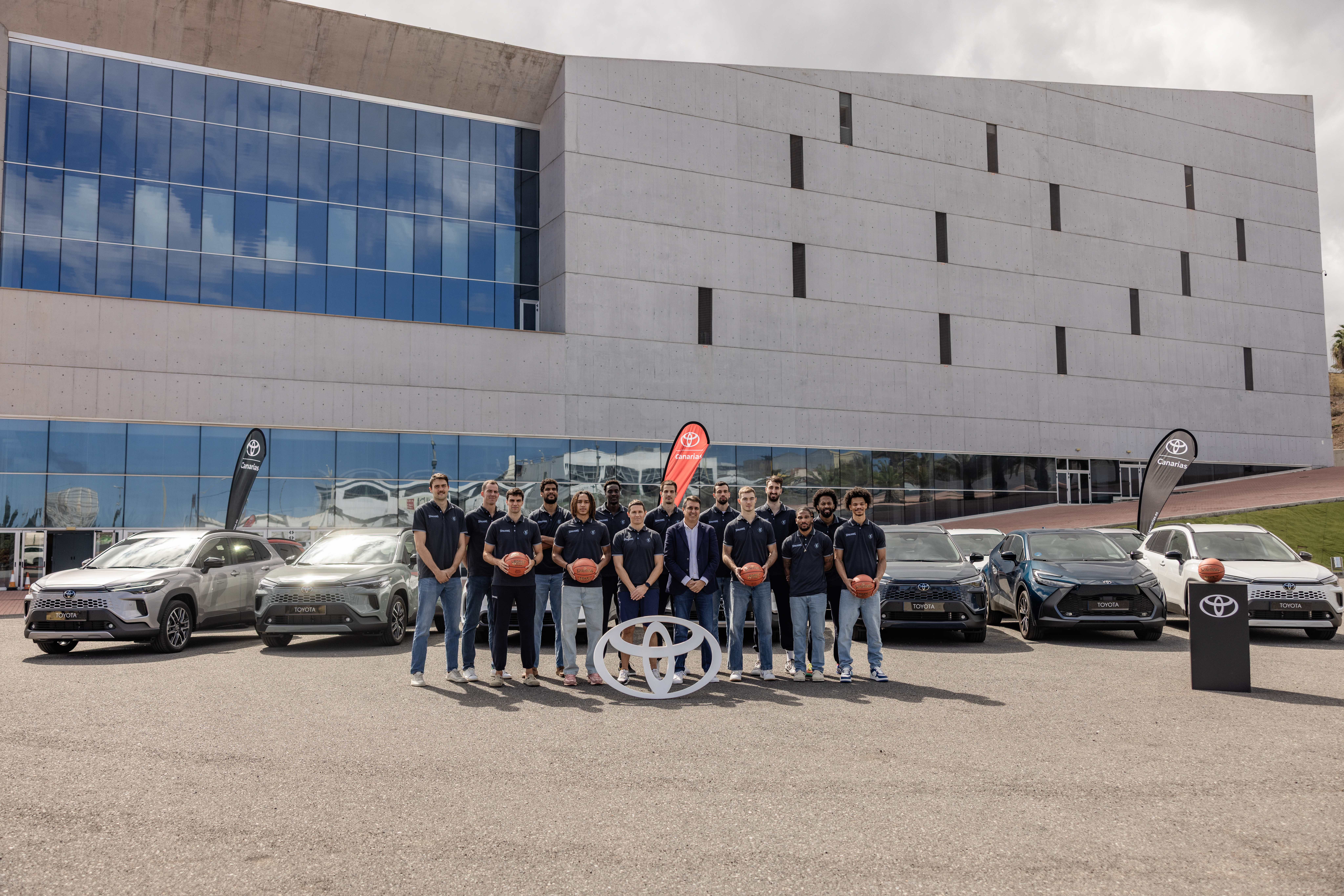 El Dreamland Gran Canaria estrena los nuevos Toyota Corolla Cross Hybrid