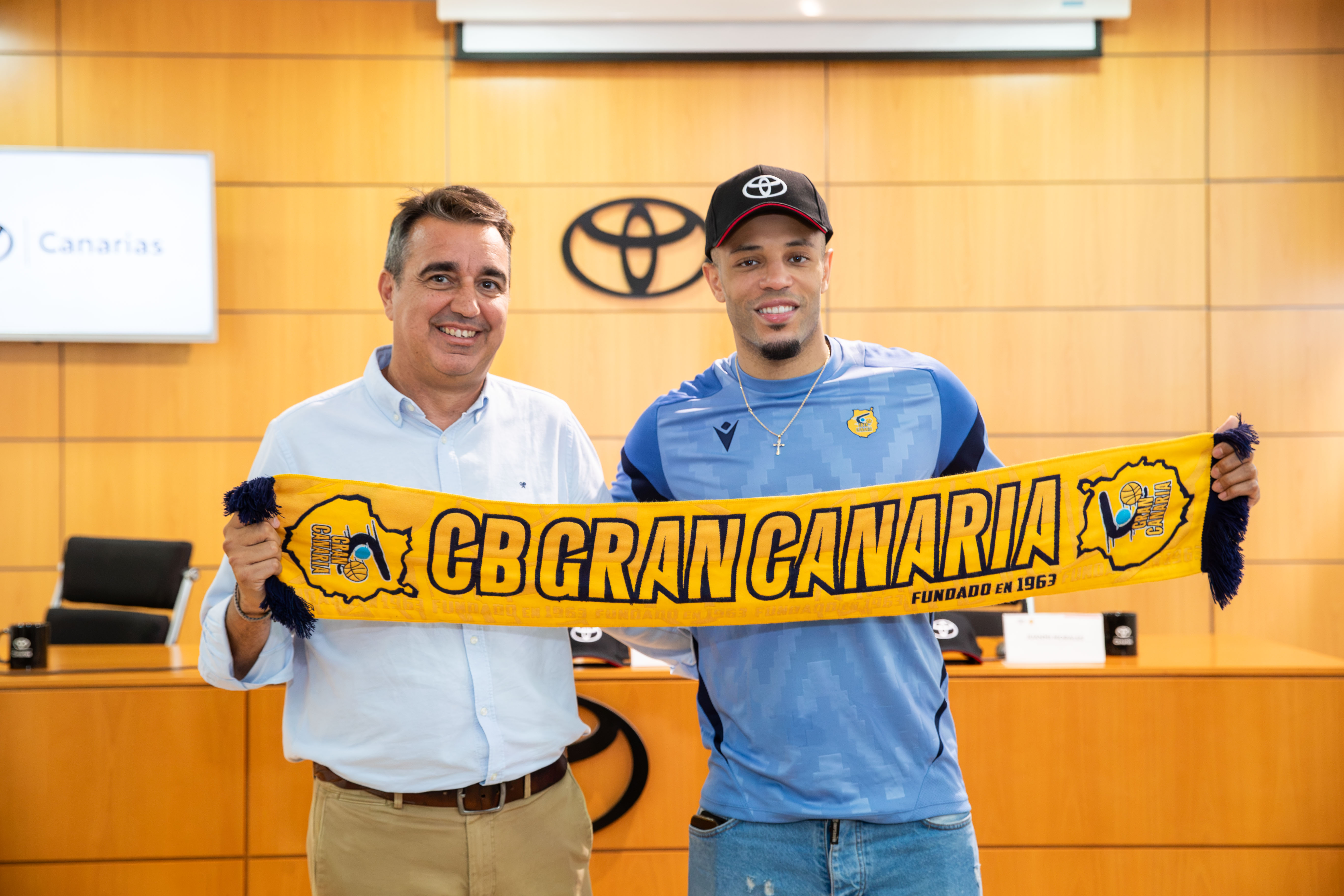 Toyota Canarias presenta a Marques Townes como nuevo jugador del Club Baloncesto Gran Canaria y renueva su compromiso con el club