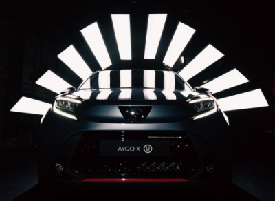 Toyota y Jun Takahashi, diseñador jefe de UNDERCOVER, se unen para una colaboración sin precedentes: nuevo Aygo X Cross UNDERCOVER