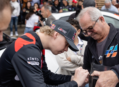 Toyota Canarias y TOYOTA GAZOO Racing conquistan a la afición en Las Palmas de Gran Canaria.