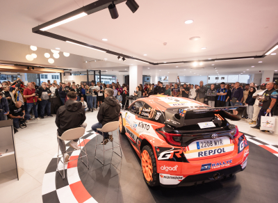 Alejandro Cachón y Borja Rozada presentan en las instalaciones de Toyota Canarias su Toyota GR Yaris Rally2 para el Rally Islas Canarias.