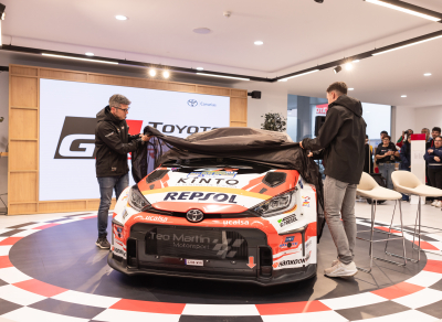 Alejandro Cachón y Borja Rozada presentan en las instalaciones de Toyota Canarias su Toyota GR Yaris Rally2 para el Rally Islas Canarias.