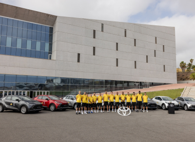 Movilidad sostenible para la élite del voleibol: Toyota Canarias entrega 8 Toyota C-HR Hybrid al CV Guaguas