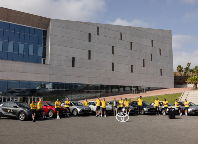 Movilidad sostenible para la élite del voleibol: Toyota Canarias entrega 8 Toyota C-HR Hybrid al CV Guaguas