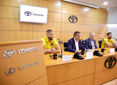 Toyota Canarias y el Club Voleibol Guaguas sellaron su colaboración con la presentación de Osmany Juantorena 