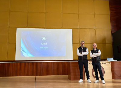 Toyota Canarias acerca la tecnología del hidrógeno y el Toyota Mirai al IES Ana Luisa Benítez