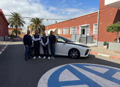 Toyota Canarias acerca la tecnología del hidrógeno y el Toyota Mirai al IES Ana Luisa Benítez