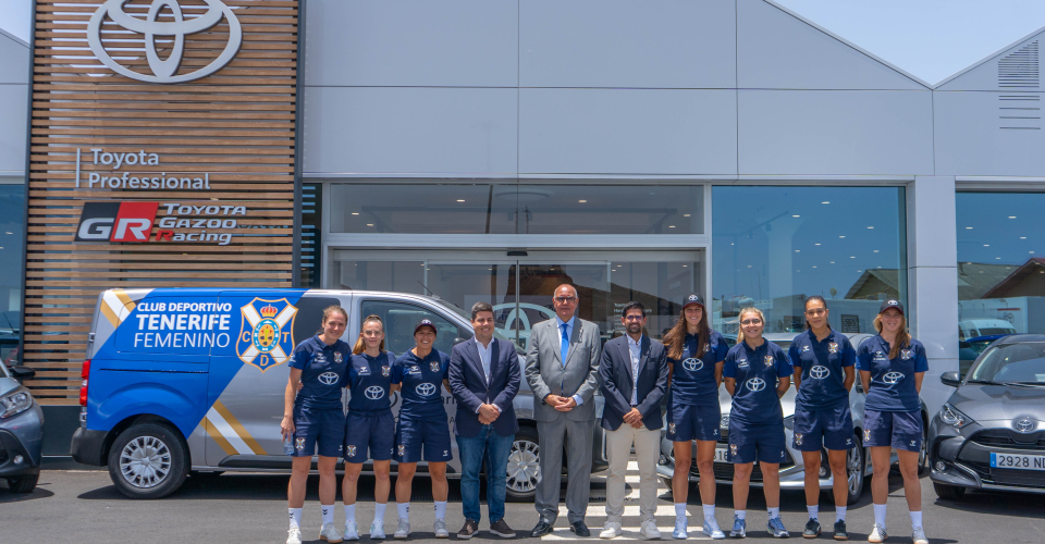 El Costa Adeje Tenerife Egatesa recibe sus vehículos oficiales para la temporada 2025/26